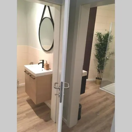 Modern 4 Beds In Convenient Location, Free Parking * Luxembourg