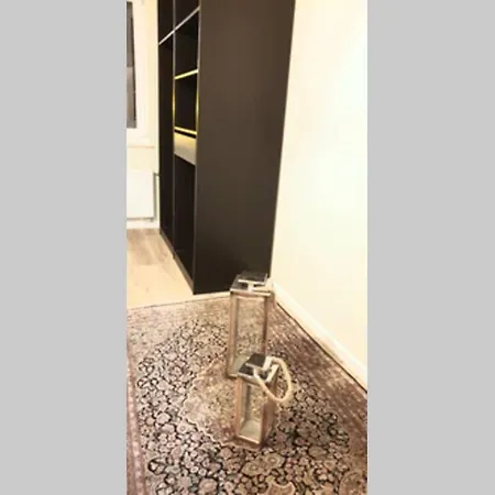 Modern 4 Beds In Convenient Location, Free Parking *