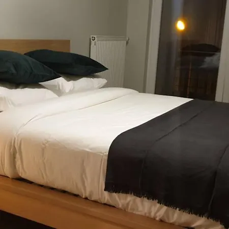 Apartment Modern 4 Beds In Convenient Location, Free Parking