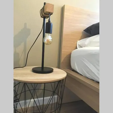 Apartment Modern 4 Beds In Convenient Location, Free Parking *