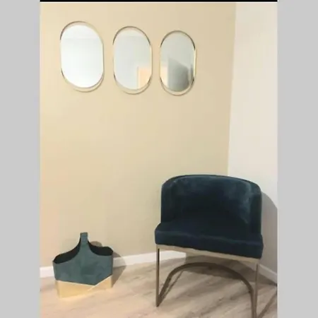 Modern 4 Beds In Convenient Location, Free Parking Apartment